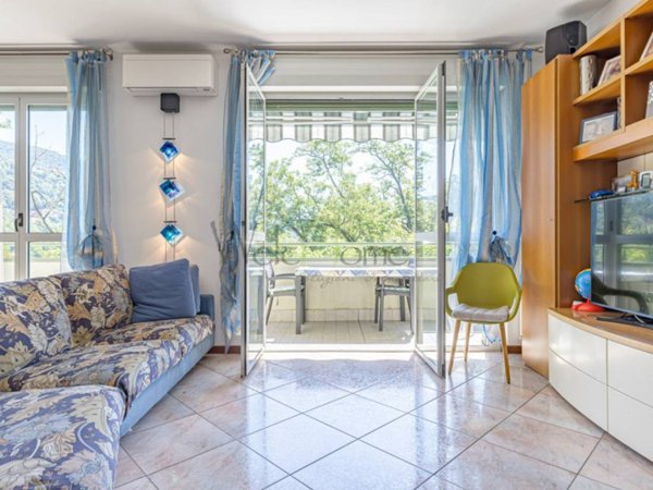 appartamento in vendita a Como in zona Lora