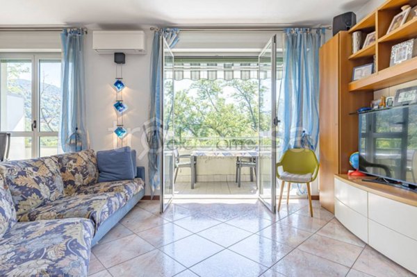 appartamento in vendita a Como in zona Lora