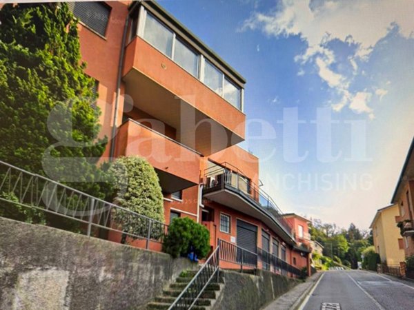 casa indipendente in vendita a Como in zona Lora