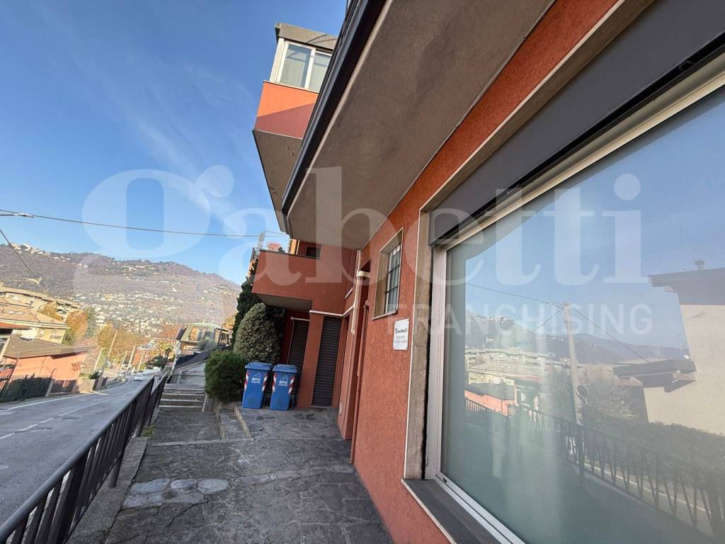 appartamento in vendita a Como in zona Lora
