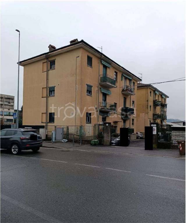 appartamento in vendita a Como in zona Camerlata