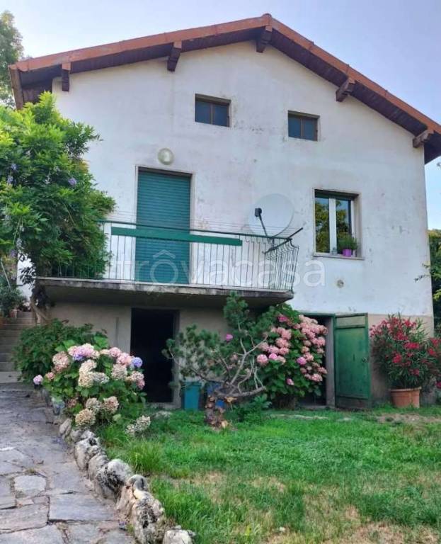 casa indipendente in vendita a Como in zona Civiglio