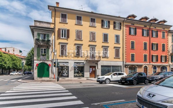 locale commerciale in vendita a Como in zona Borghi