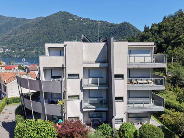 appartamento in vendita a Como in zona Tavernola