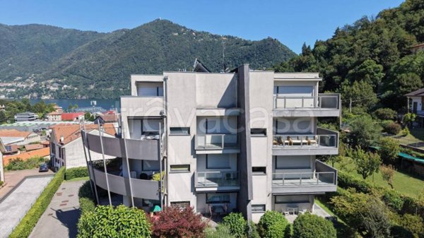 appartamento in vendita a Como in zona Tavernola
