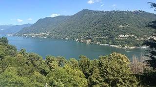 casa indipendente in vendita a Como in zona Villa Olmo