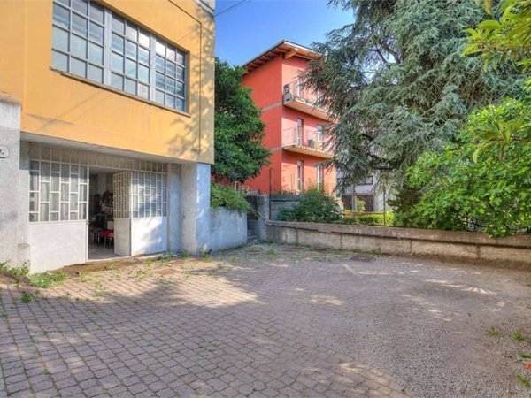 casa indipendente in vendita a Como in zona Villa Olmo