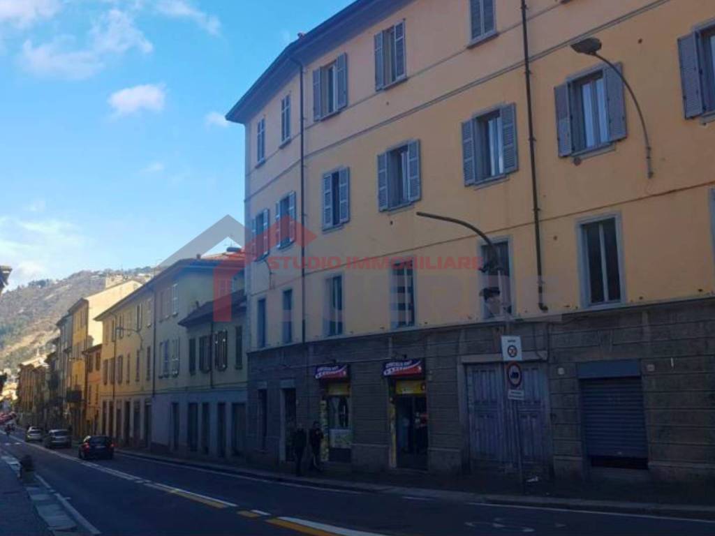 appartamento in vendita a Como in zona Borghi