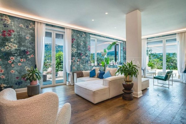 appartamento in vendita a Como in zona Valduce