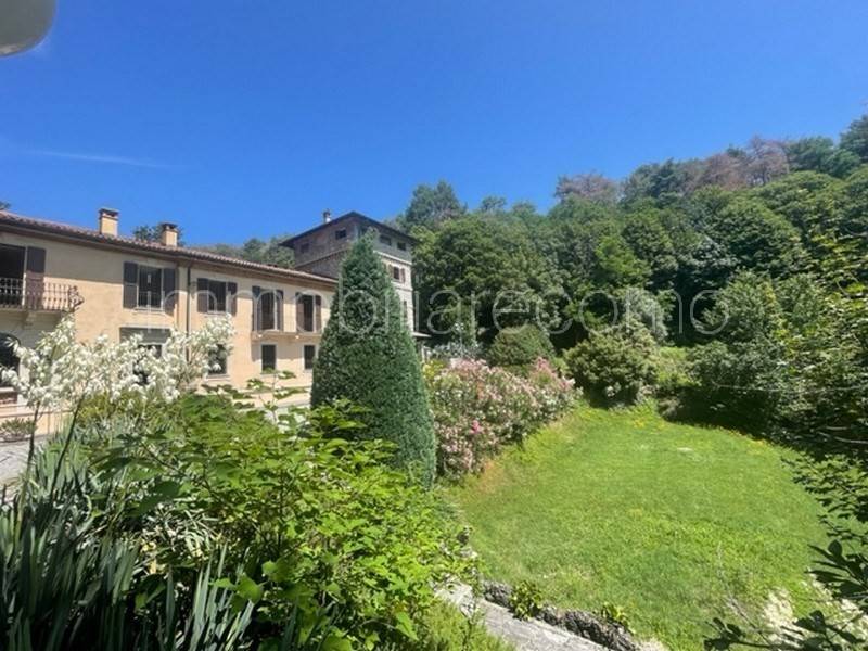 casa indipendente in vendita a Como in zona Moncucco
