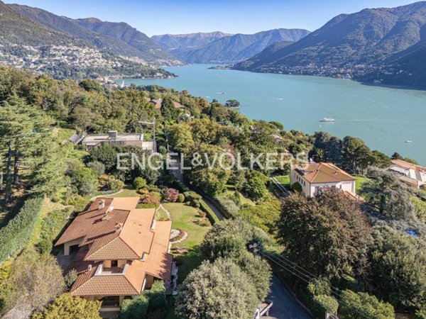 casa indipendente in vendita a Como in zona Villa Olmo