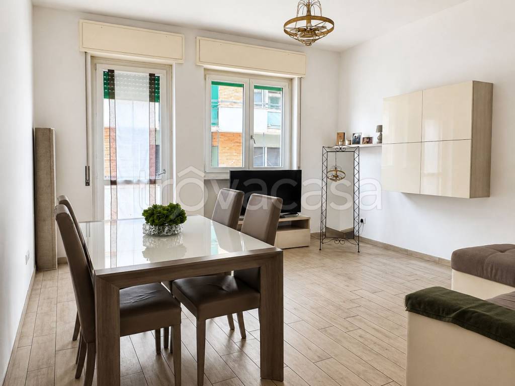 appartamento in vendita a Como in zona Ponte Chiasso