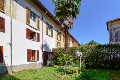 casa indipendente in vendita a Como in zona Breccia