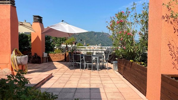 appartamento in vendita a Como in zona Salita dei Cappuccini