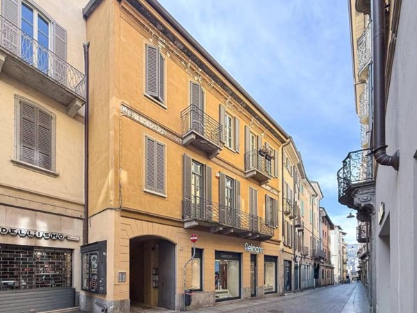 appartamento in vendita a Como in zona Como Centro