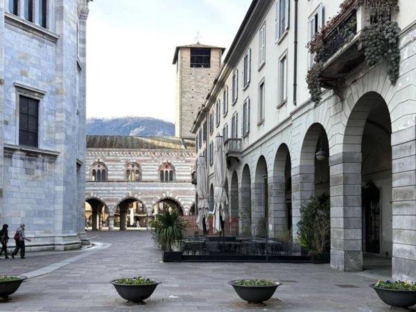 appartamento in vendita a Como in zona Piazza Volta