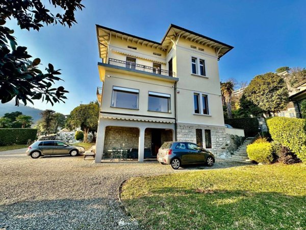 casa indipendente in vendita a Como in zona Villa Olmo