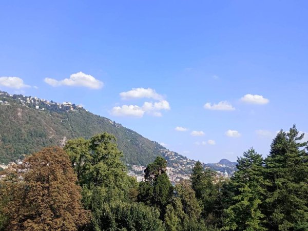 appartamento in vendita a Como in zona Villa Olmo