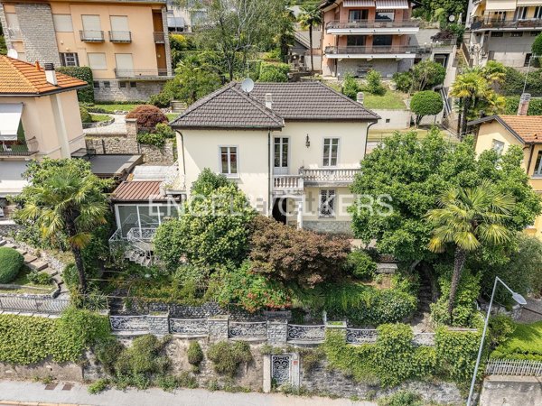 casa indipendente in vendita a Como in zona Villa Olmo