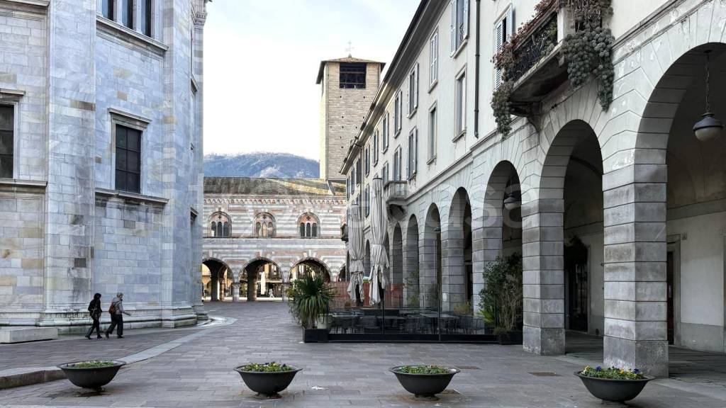 appartamento in vendita a Como in zona Como Centro