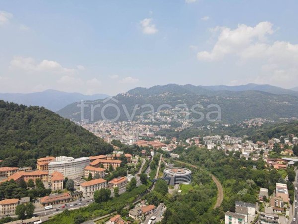 negozio in vendita a Como in zona Muggiò