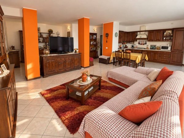 appartamento in vendita a Como in zona Albate