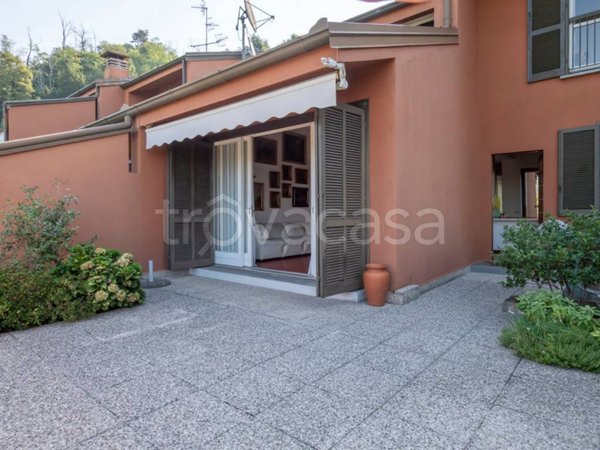 casa indipendente in vendita a Como in zona Muggiò