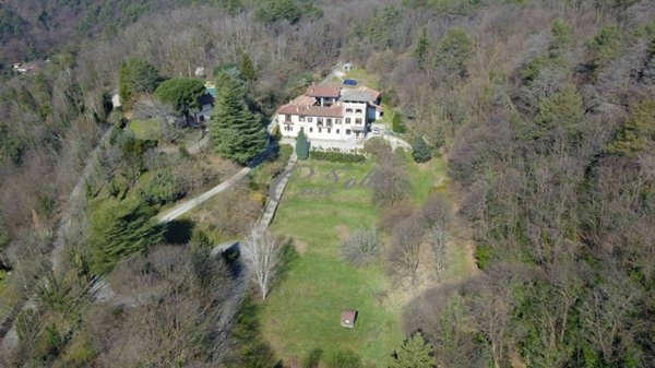casa indipendente in vendita a Como in zona Moncucco