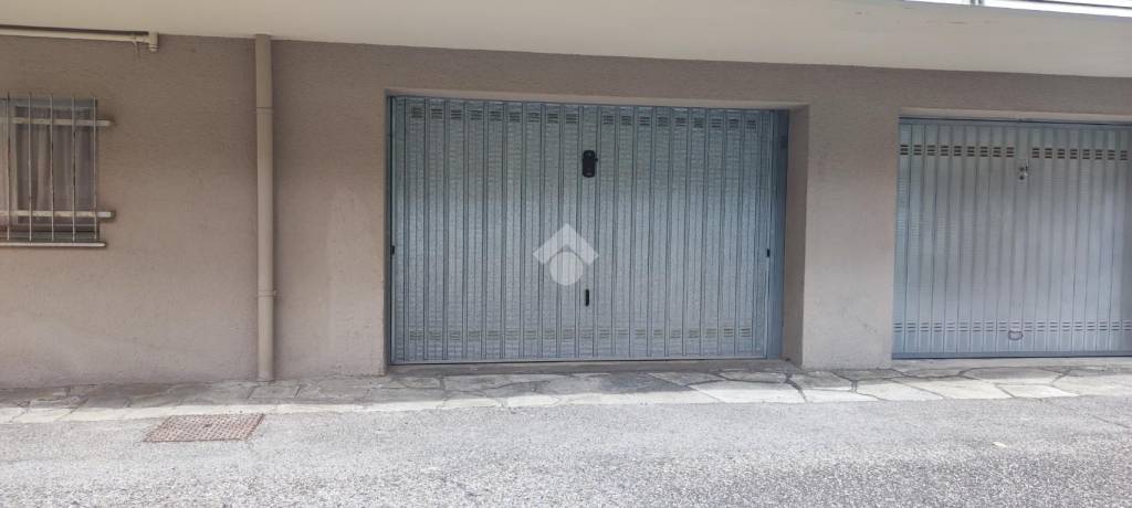 box auto in vendita a Como in zona Muggiò