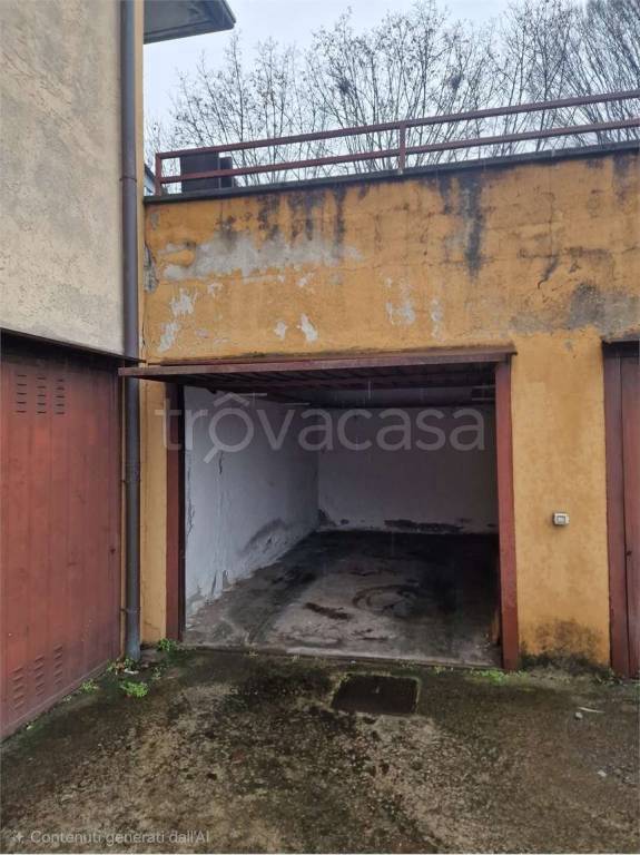 box auto in vendita a Como in zona Ponte Chiasso