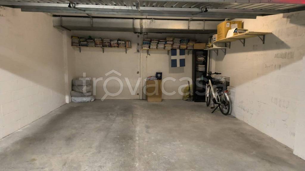 box auto in vendita a Como in zona Viale Varese