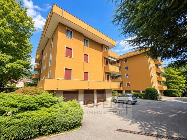 appartamento in vendita a Como in zona Rebbio