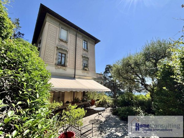 casa indipendente in vendita a Como in zona Villa Olmo