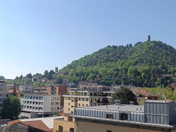 appartamento in vendita a Como in zona Borghi