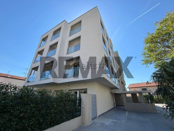 appartamento in vendita a Como in zona Breccia