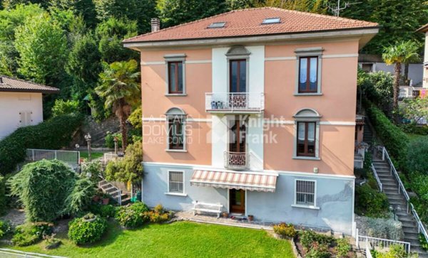 casa indipendente in vendita a Como in zona Villa Olmo