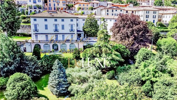 casa indipendente in vendita a Como in zona Villa Olmo