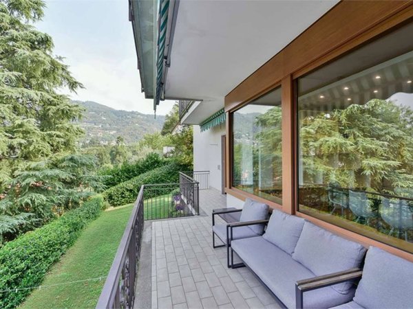 appartamento in vendita a Como in zona Salita dei Cappuccini