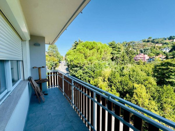 appartamento in vendita a Como in zona Villa Olmo