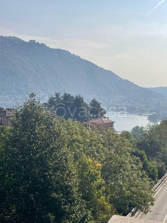 appartamento in vendita a Como in zona Villa Olmo