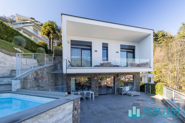 casa indipendente in vendita a Como in zona Villa Olmo