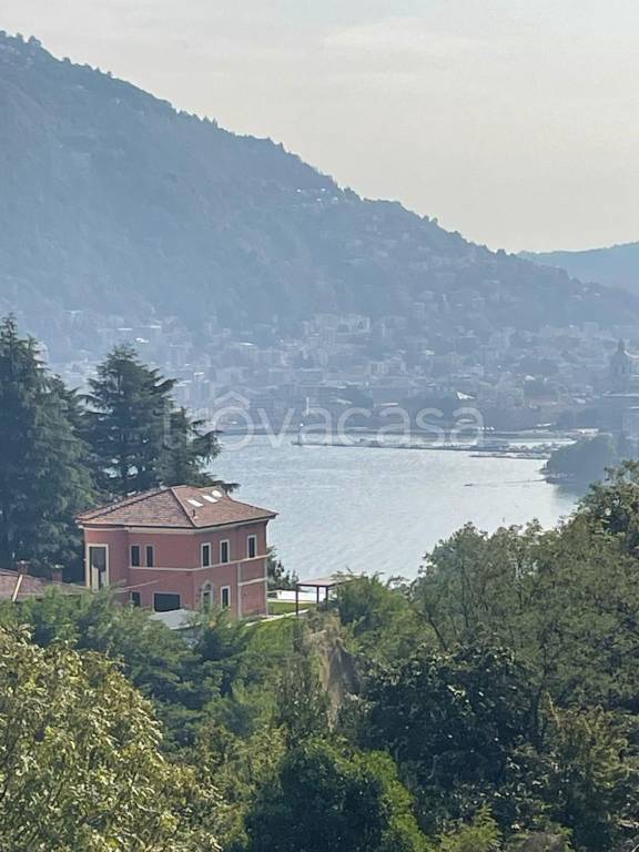appartamento in vendita a Como in zona Villa Olmo