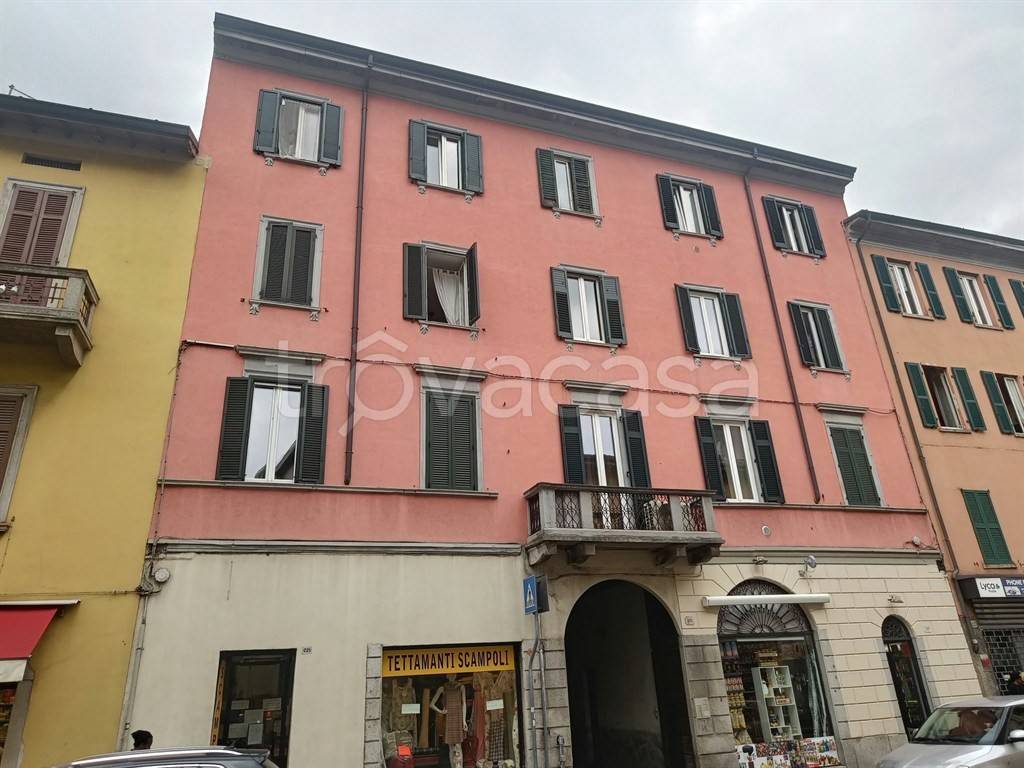 appartamento in vendita a Como in zona Borghi