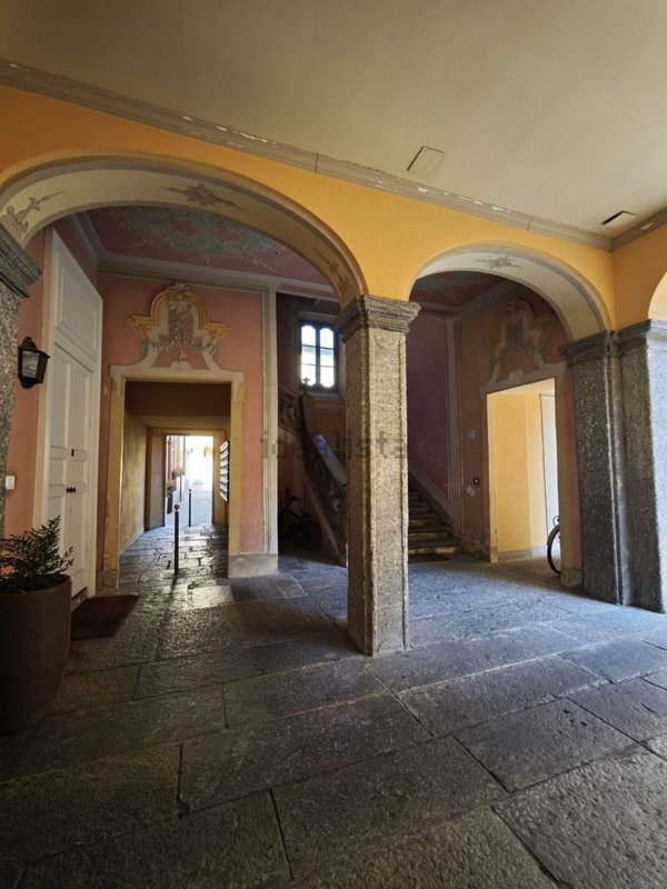 appartamento in vendita a Como in zona Piazza Volta