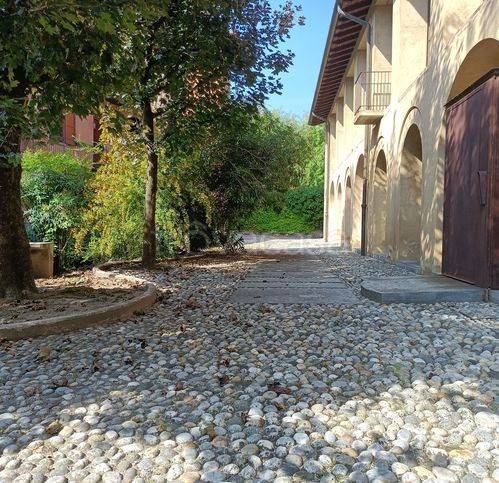 casa indipendente in vendita a Como in zona Tavernola