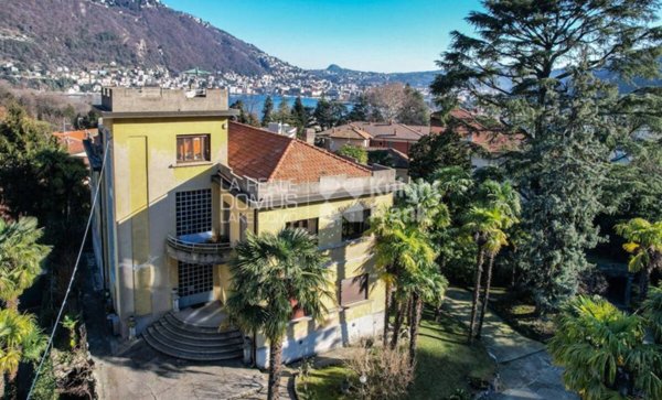 appartamento in vendita a Como in zona Villa Olmo
