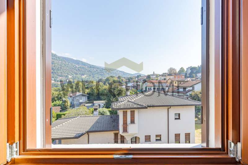 appartamento in vendita a Como in zona Lora