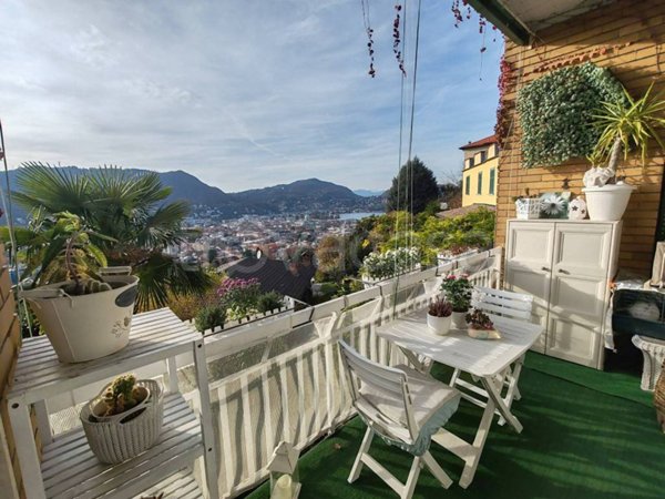 appartamento in vendita a Como in zona Garzola