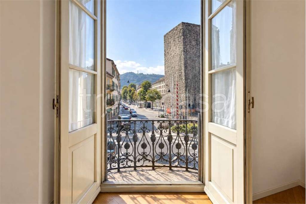 appartamento in vendita a Como in zona Como Centro