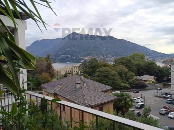 appartamento in vendita a Como in zona Villa Olmo